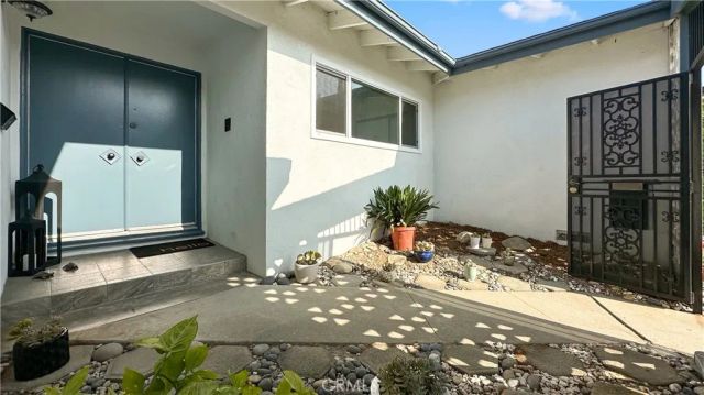 969 Adelante, Los Angeles, CA 90042