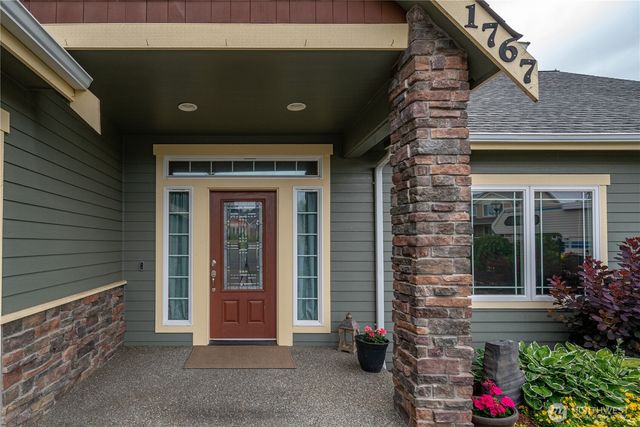 1767 SW Waterside Court, Oak Harbor, WA 98277