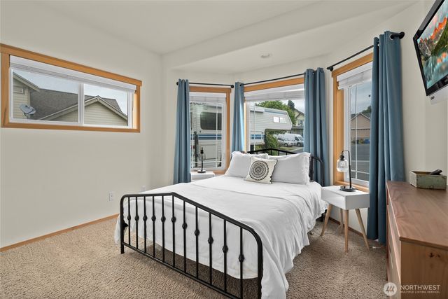 1767 SW Waterside Court, Oak Harbor, WA 98277