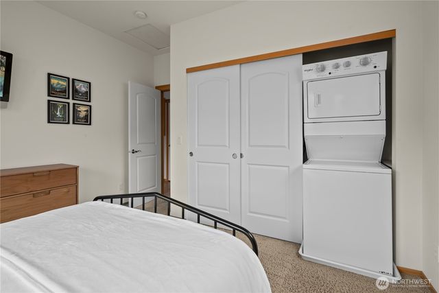 1767 SW Waterside Court, Oak Harbor, WA 98277