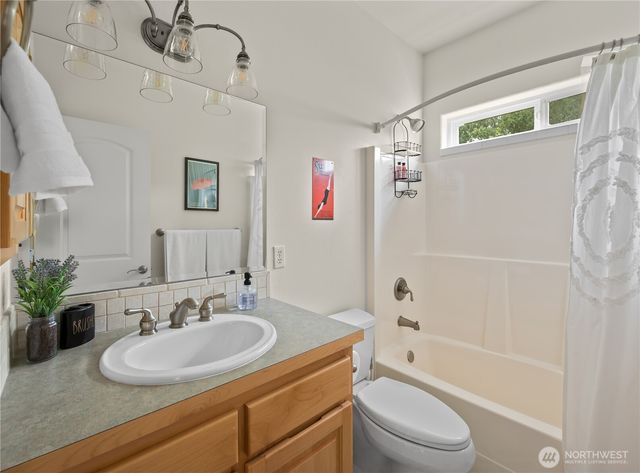 1767 SW Waterside Court, Oak Harbor, WA 98277