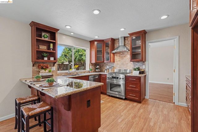 332 Chardonnay Cir, Clayton, CA 94517