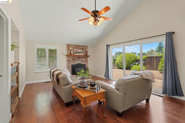 332 Chardonnay Cir, Clayton, CA 94517