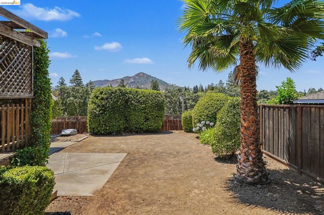 332 Chardonnay Cir, Clayton, CA 94517