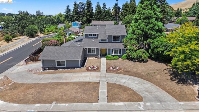 332 Chardonnay Cir, Clayton, CA 94517