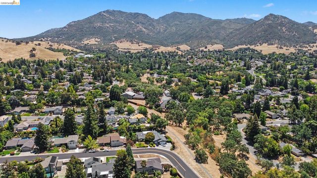 332 Chardonnay Cir, Clayton, CA 94517