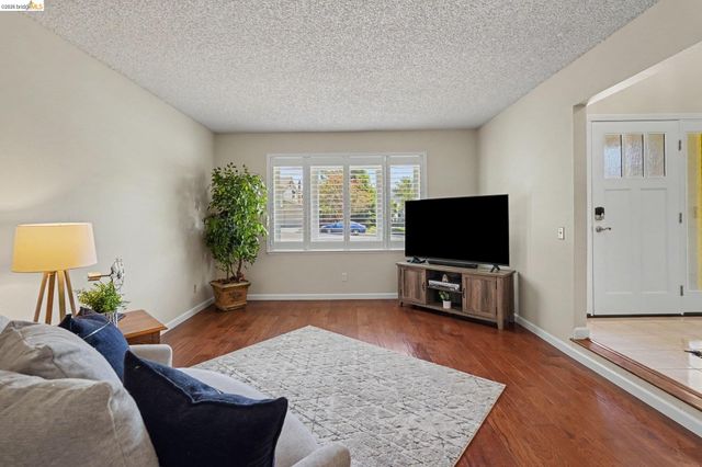 332 Chardonnay Cir, Clayton, CA 94517