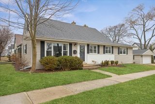 927 N Haddow Avenue, Arlington Heights, IL 60004