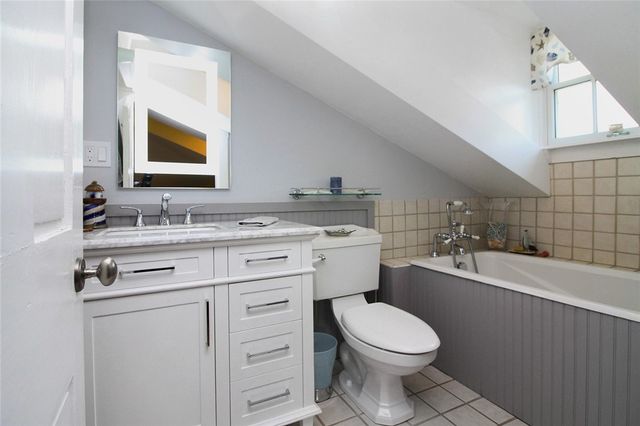 75 Pelham Street C, Newport, RI 02840