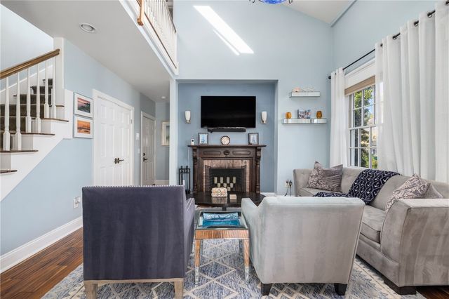 75 Pelham Street C, Newport, RI 02840