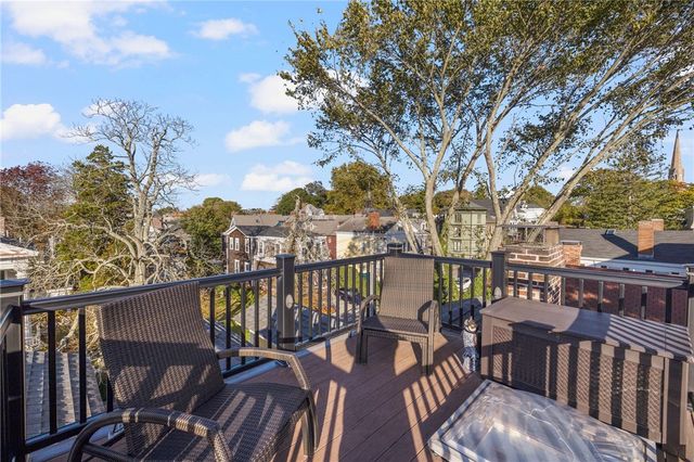 75 Pelham Street C, Newport, RI 02840