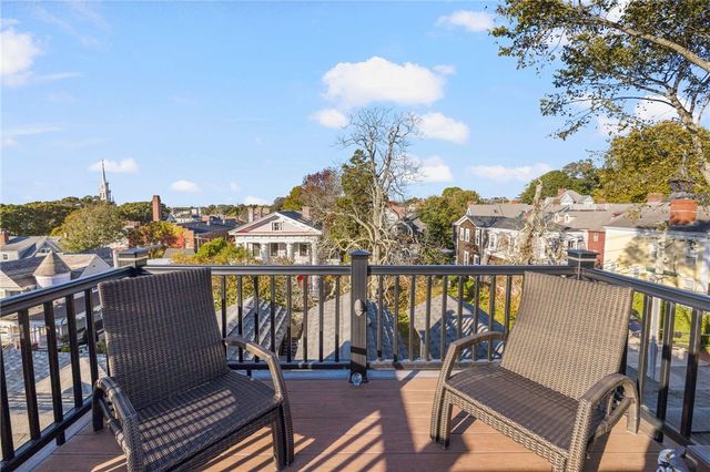 75 Pelham Street C, Newport, RI 02840