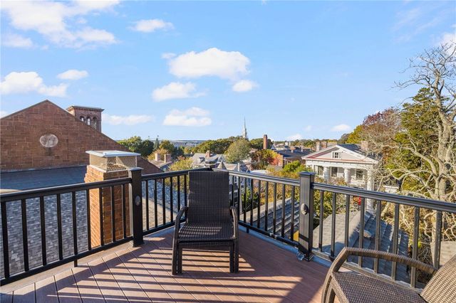 75 Pelham Street C, Newport, RI 02840