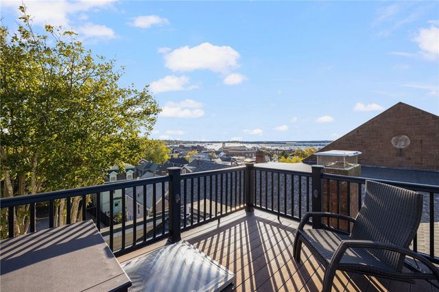 75 Pelham Street C, Newport, RI 02840