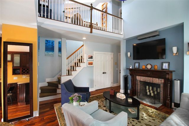 75 Pelham Street C, Newport, RI 02840