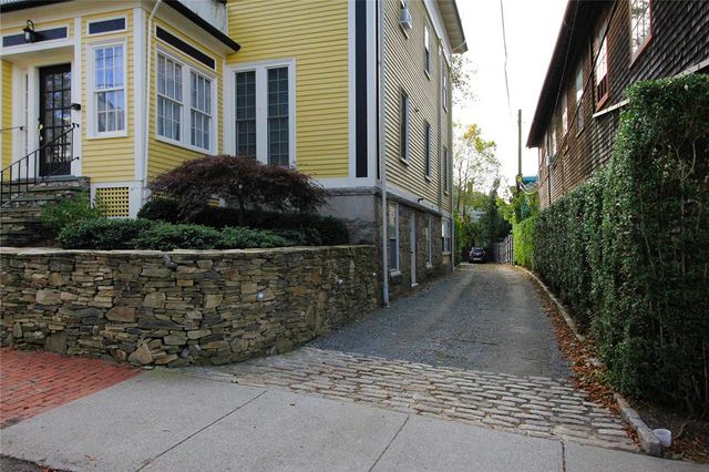 75 Pelham Street C, Newport, RI 02840