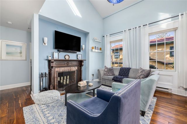 75 Pelham Street C, Newport, RI 02840