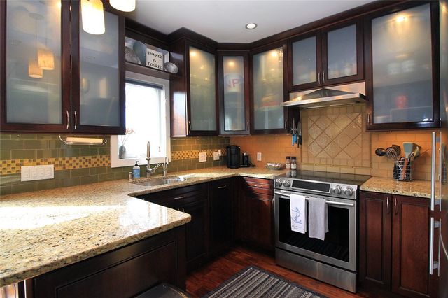75 Pelham Street C, Newport, RI 02840