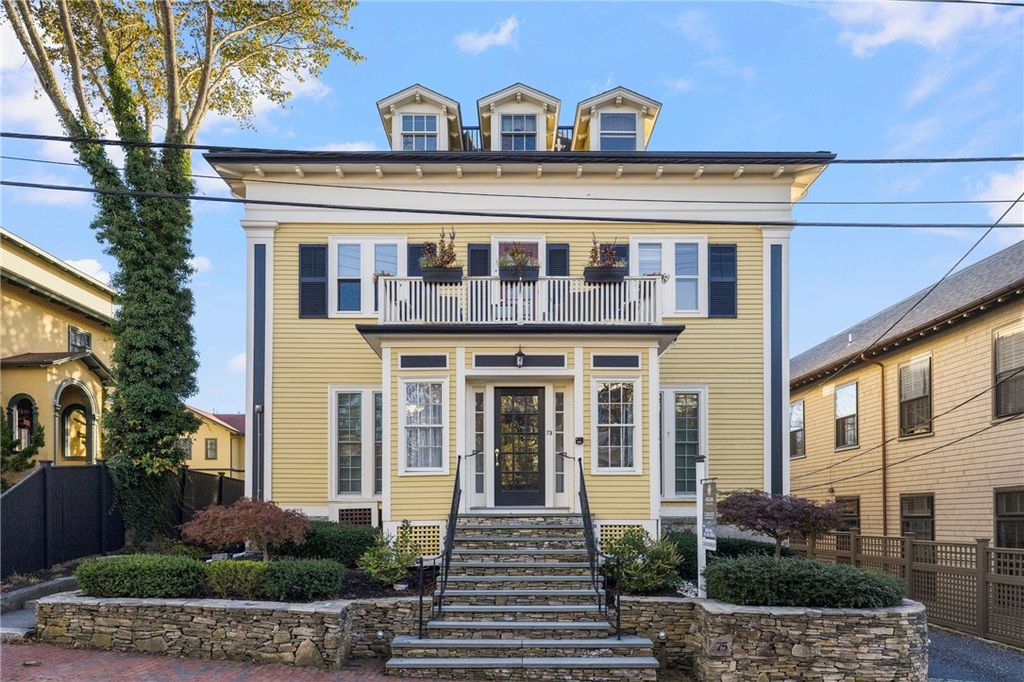 75 Pelham Street C, Newport, RI 02840
