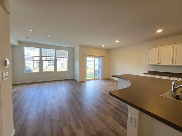 2318 Horseshoe Circle 08802, Naperville, IL 60564