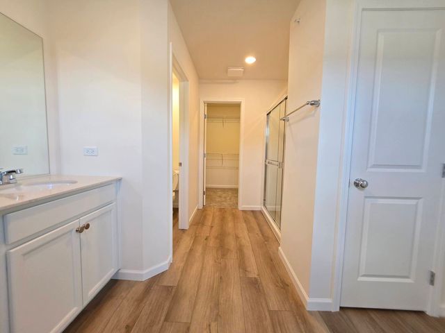 2318 Horseshoe Circle 08802, Naperville, IL 60564