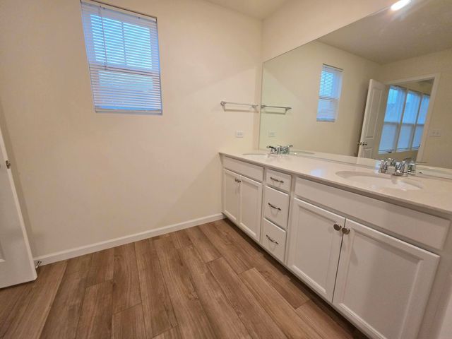 2318 Horseshoe Circle 08802, Naperville, IL 60564