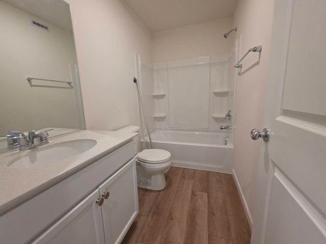 2318 Horseshoe Circle 08802, Naperville, IL 60564