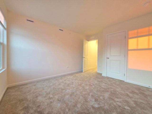 2318 Horseshoe Circle 08802, Naperville, IL 60564