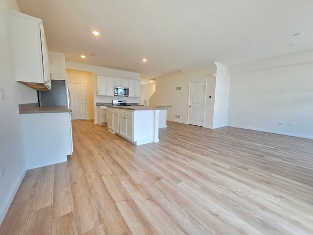 2318 Horseshoe Circle 08802, Naperville, IL 60564