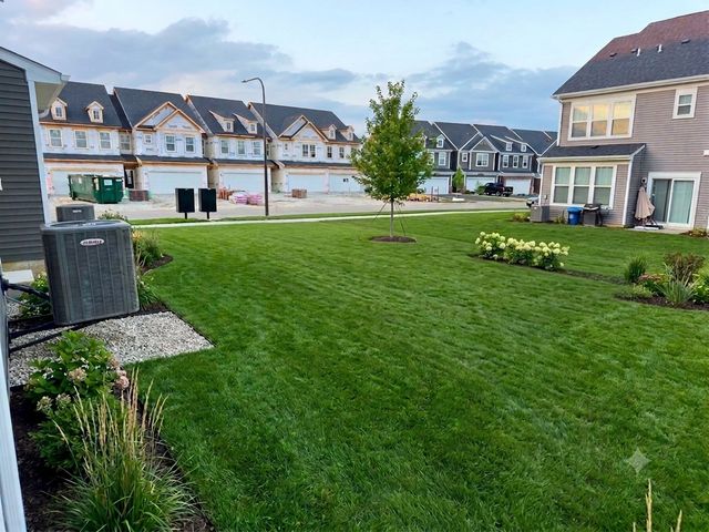 2318 Horseshoe Circle 08802, Naperville, IL 60564