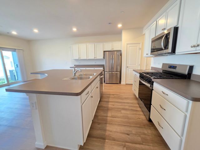 2318 Horseshoe Circle 08802, Naperville, IL 60564