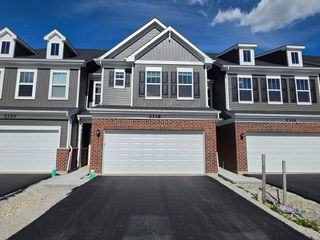 2318 Horseshoe Circle 08802, Naperville, IL 60564