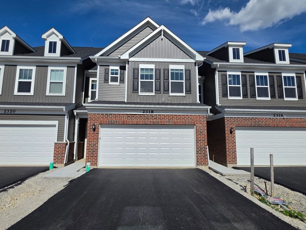 2318 Horseshoe Circle 08802, Naperville, IL 60564