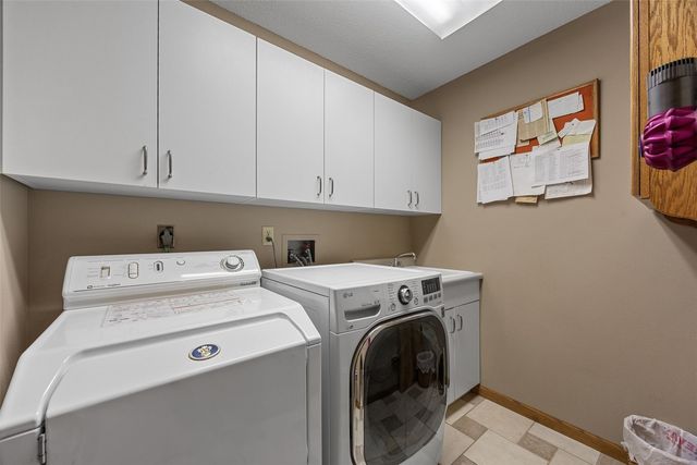 5810 Sanden Road NE, Cedar Rapids, IA 52411