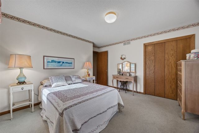 5810 Sanden Road NE, Cedar Rapids, IA 52411