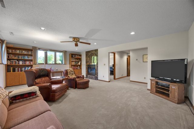 5810 Sanden Road NE, Cedar Rapids, IA 52411