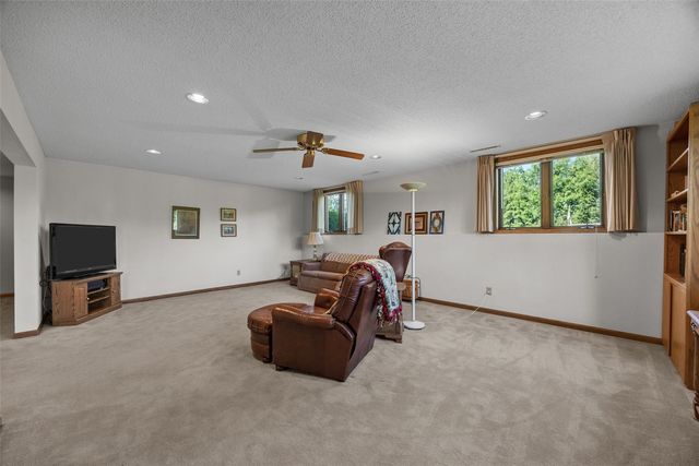 5810 Sanden Road NE, Cedar Rapids, IA 52411