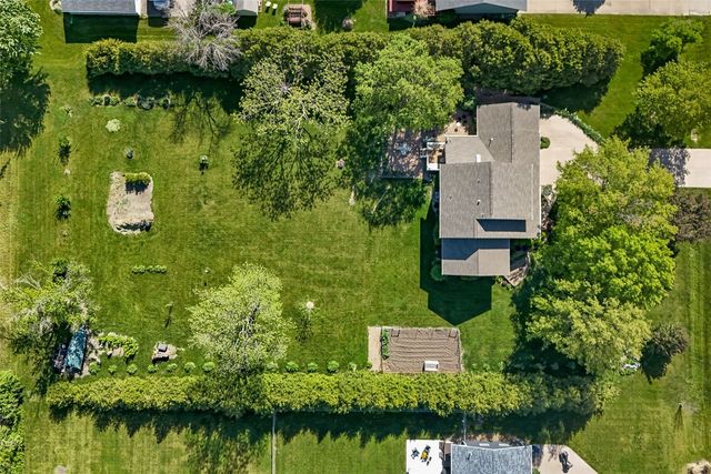 5810 Sanden Road NE, Cedar Rapids, IA 52411