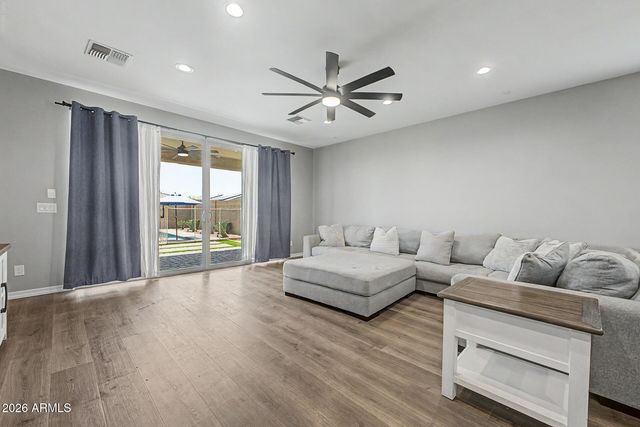 17701 W STRAIGHT ARROW Lane, Surprise, AZ 85387