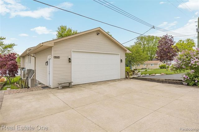 9047 Gale Road, White Lake, MI 48386