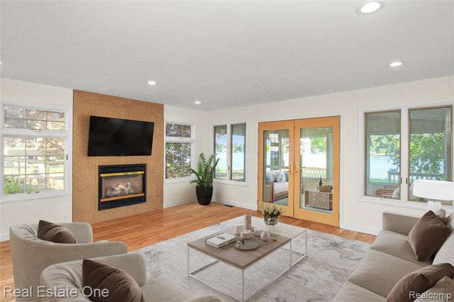 9047 Gale Road, White Lake, MI 48386