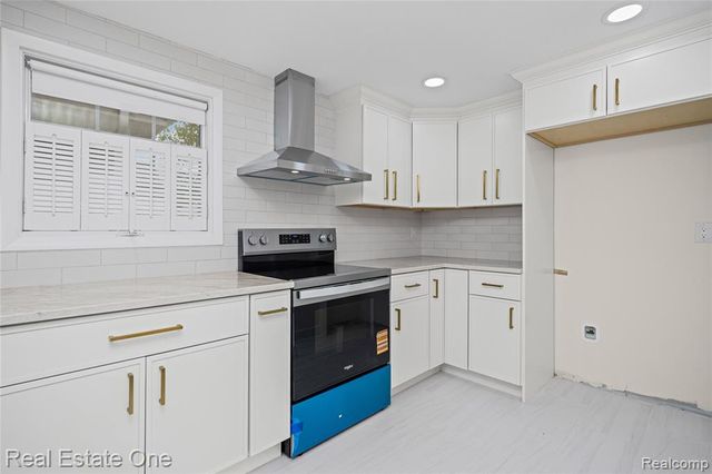9047 Gale Road, White Lake, MI 48386