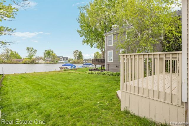 9047 Gale Road, White Lake, MI 48386