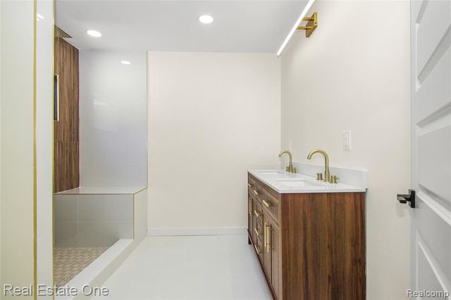 9047 Gale Road, White Lake, MI 48386