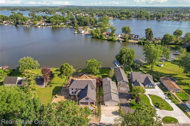 9047 Gale Road, White Lake, MI 48386