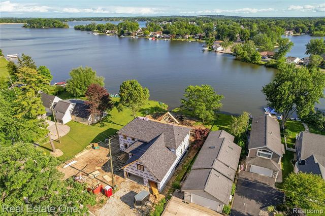 9047 Gale Road, White Lake, MI 48386