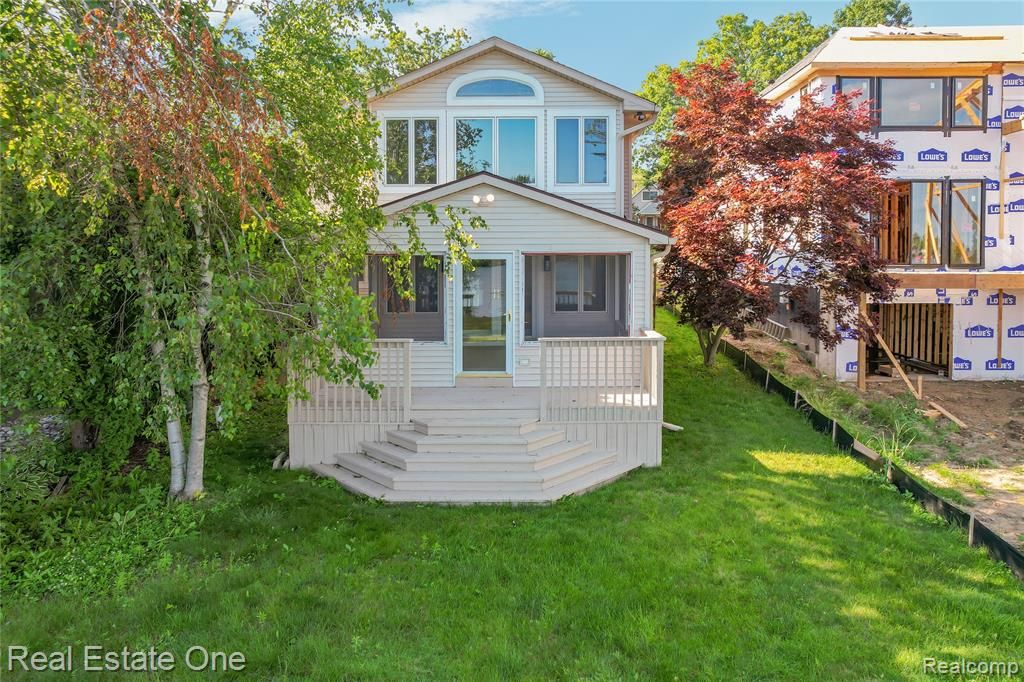 9047 Gale Road, White Lake, MI 48386