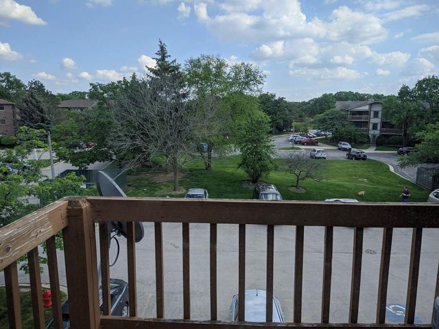 2260 Abbeywood Drive F, Lisle, IL 60532