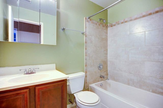 2260 Abbeywood Drive F, Lisle, IL 60532