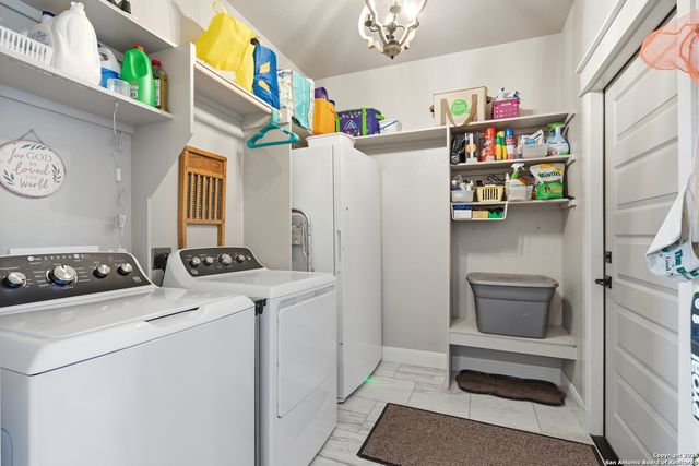 682 STUART RD, Adkins, TX 78101